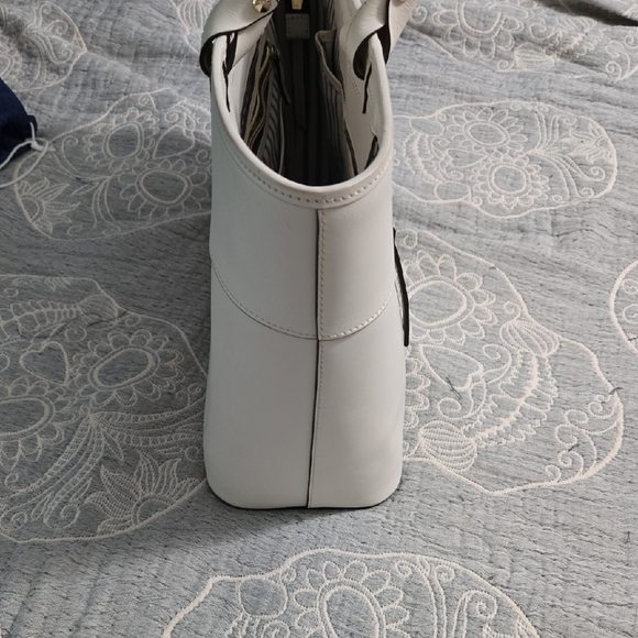 Dooney & Bourke Cream Tote with Classic Design - Picture 7 of 12